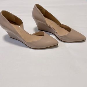 Kelly & Katie Wedge Pump In Nude Patent
